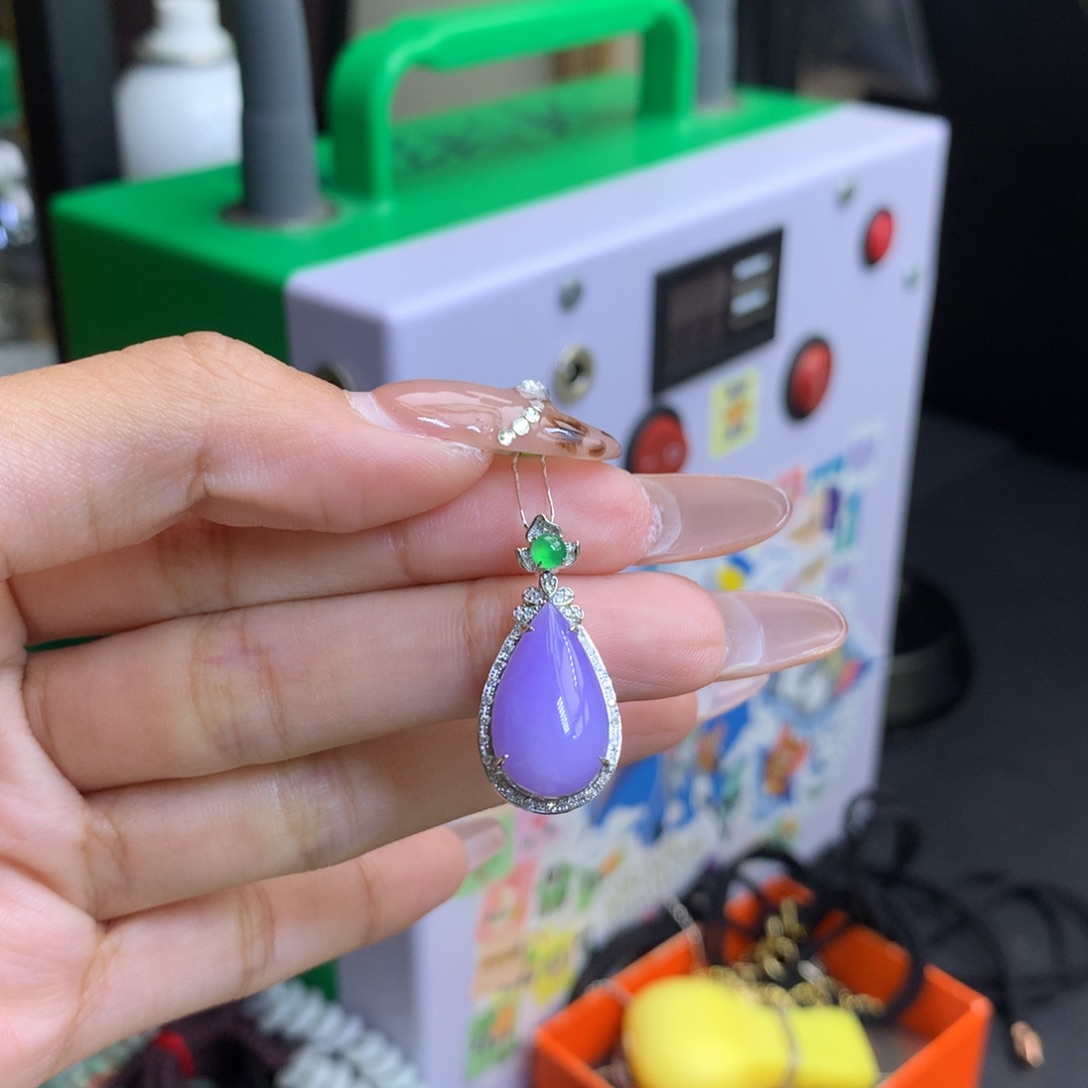 鱼***儿翡翠18K金镶嵌颈饰
