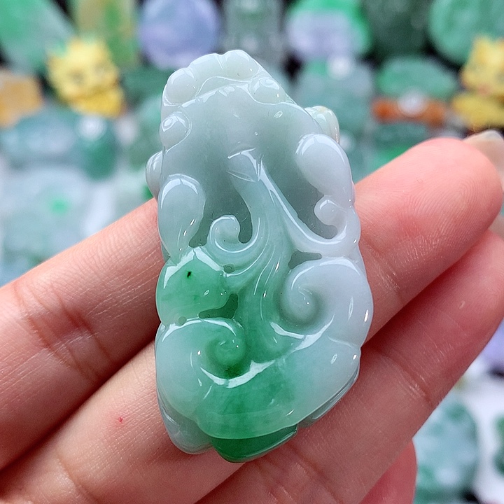 翡翠颈饰未镶嵌翡翠