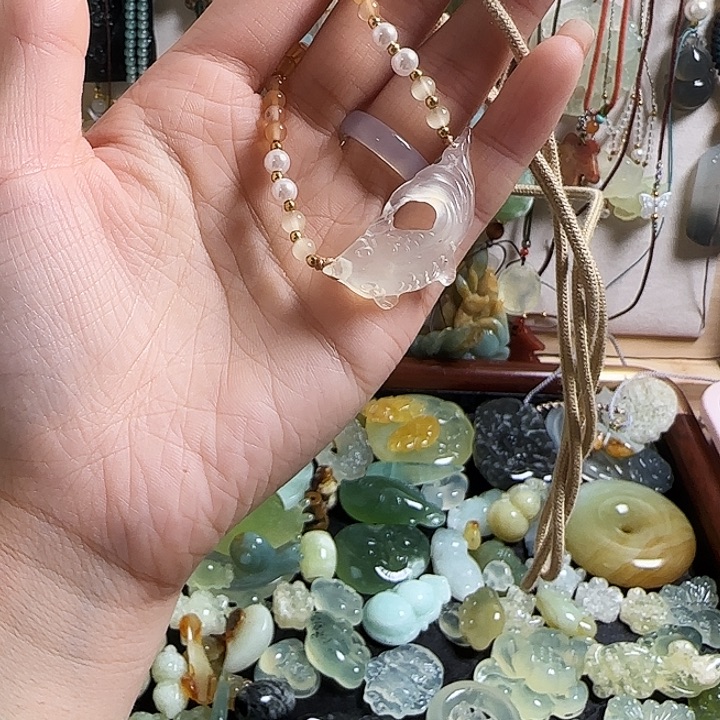 蛇纹石玉合金颈饰