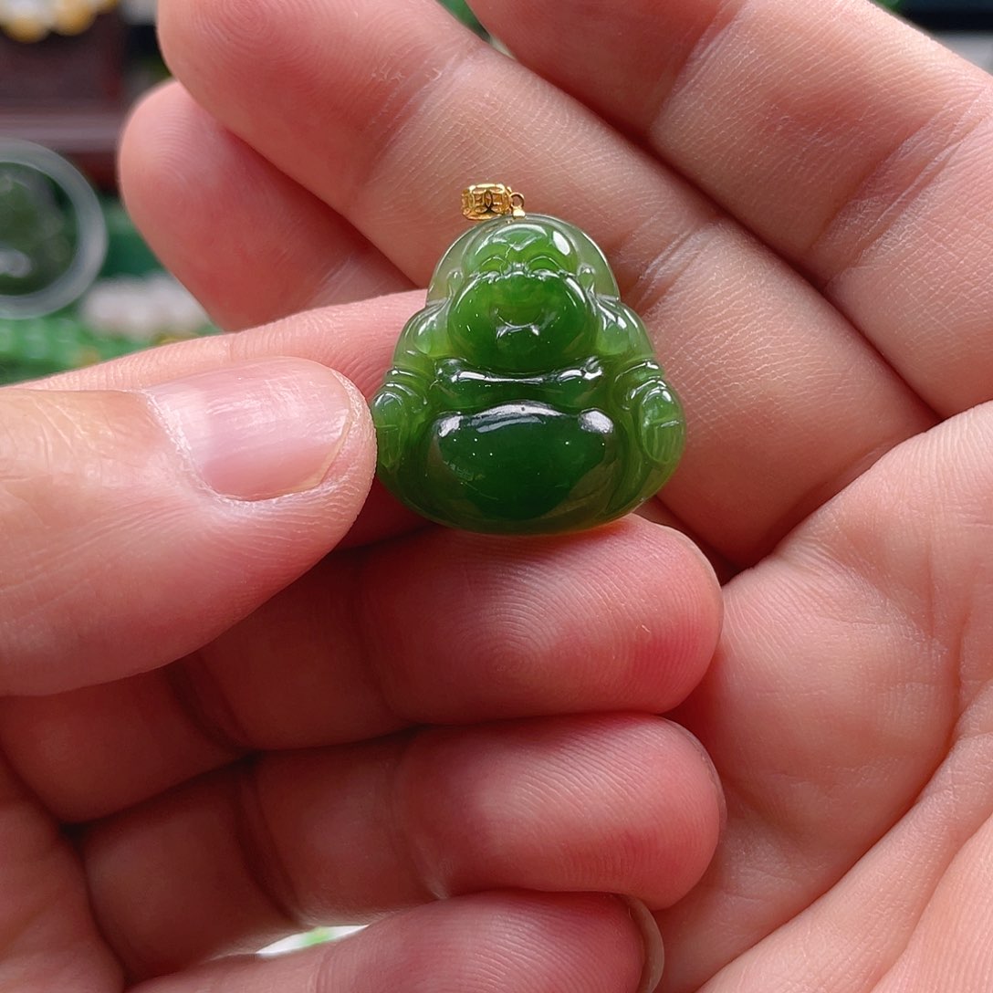 颈饰18K金镶嵌和田玉（碧玉）