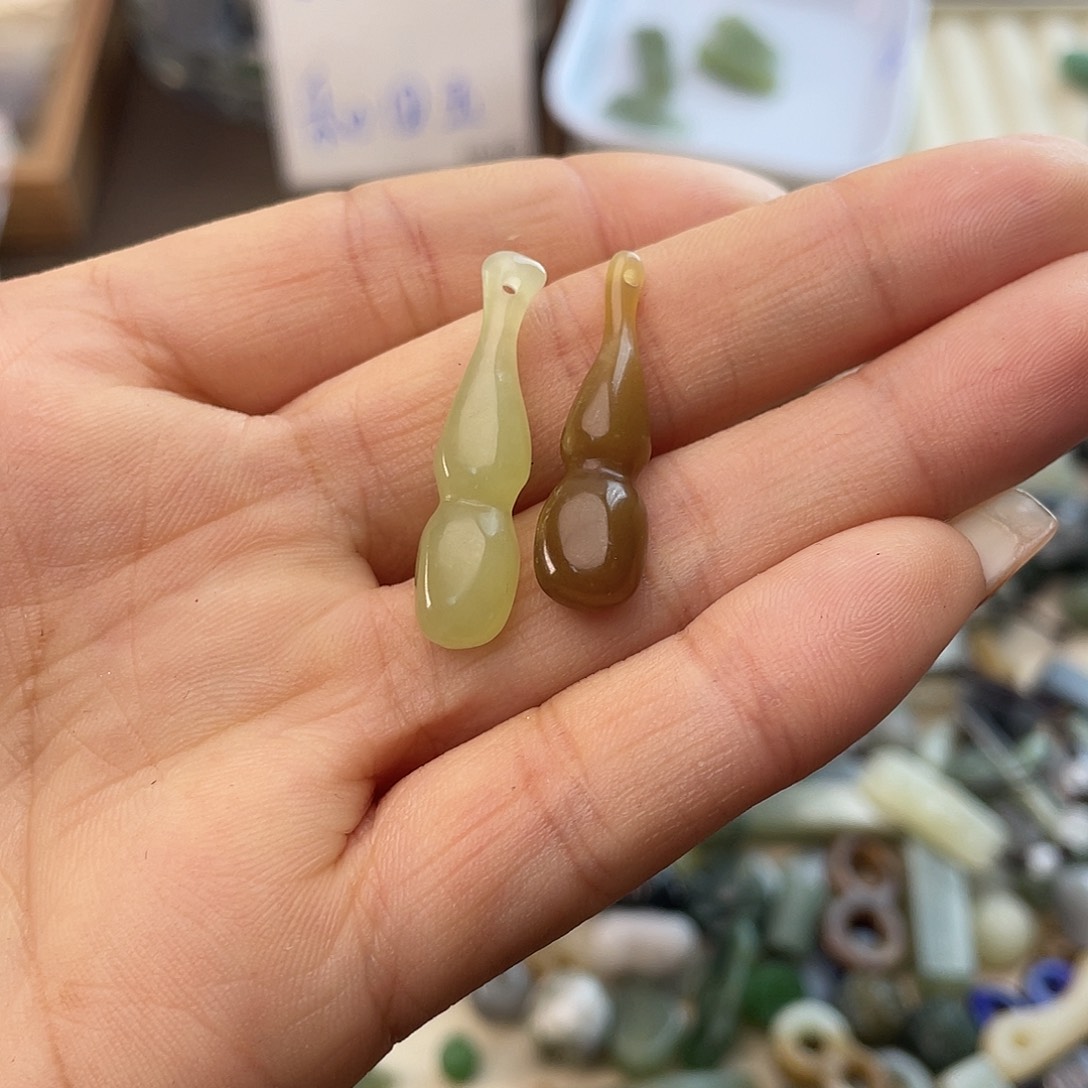 。***。和田玉未镶嵌珠宝半成品