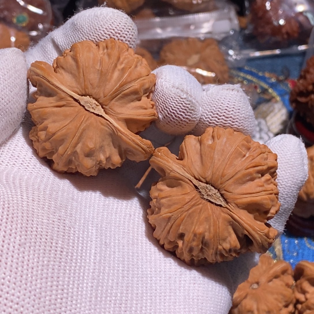 孤***-文玩核桃吊坠白狮子