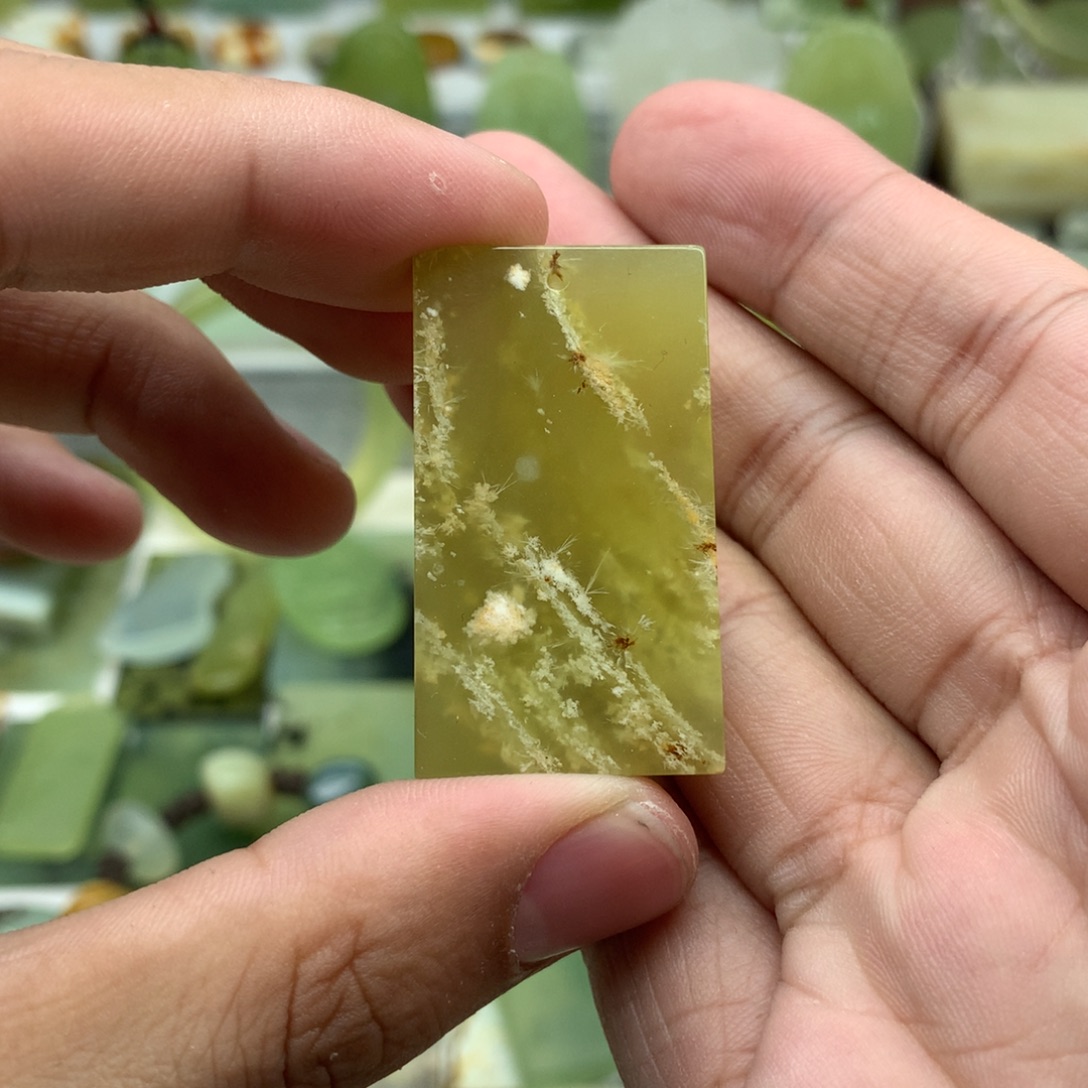 岫玉未镶嵌吊坠(赠链)