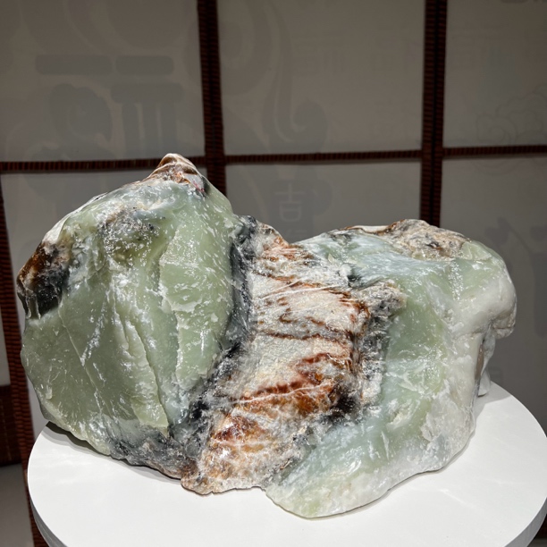 自然型玉质地奇石摆件