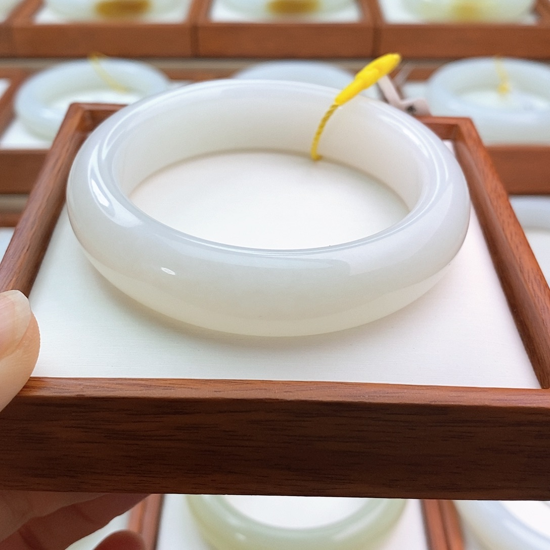 和田玉（白玉）手镯未镶嵌幸**在