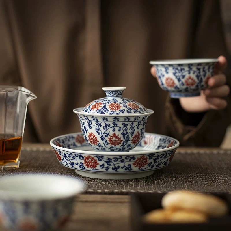 景德釉里红缠枝莲三才盖碗中式旋转陶瓷防烫茶碗釉下彩功夫茶具