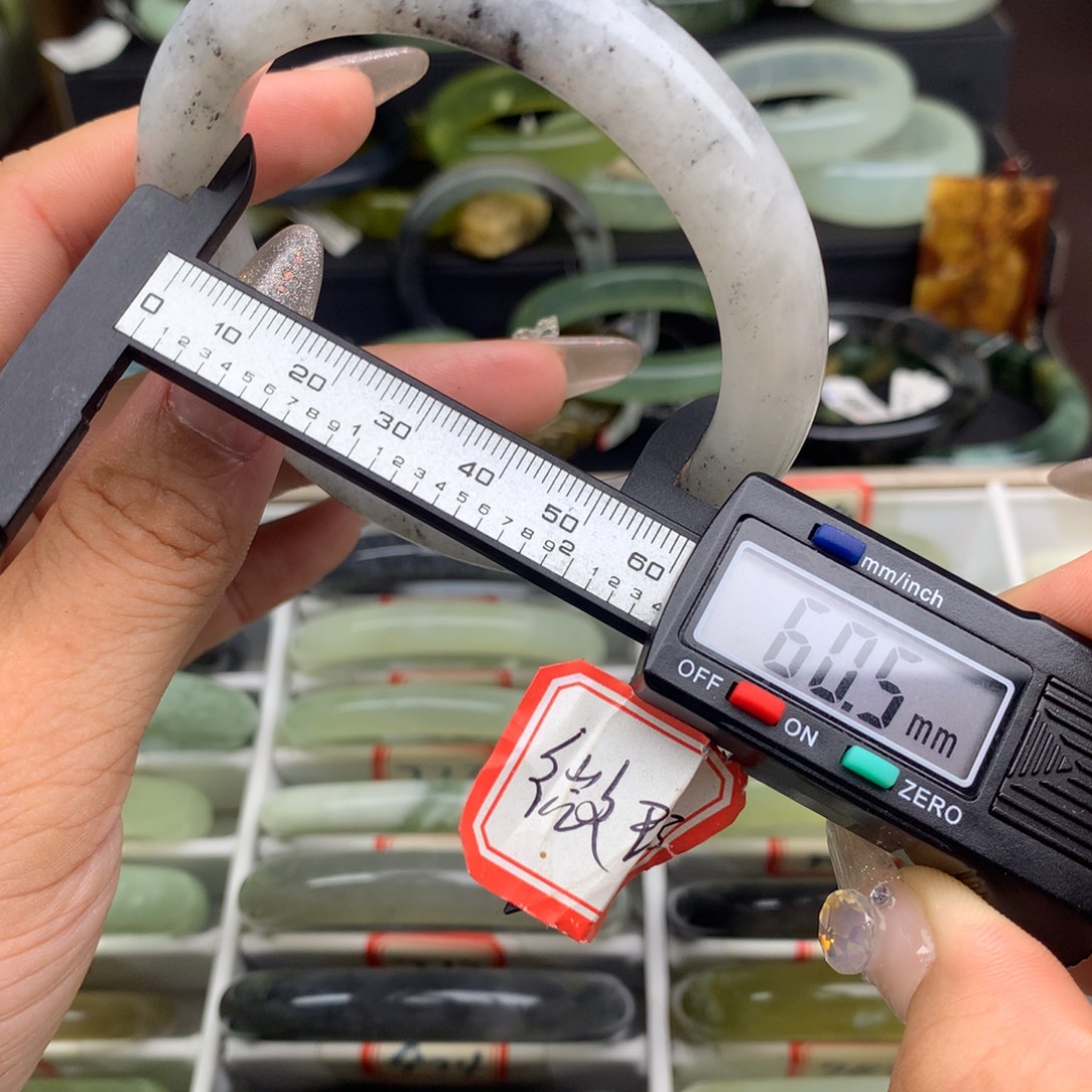 蛇纹石玉未镶嵌手镯970
