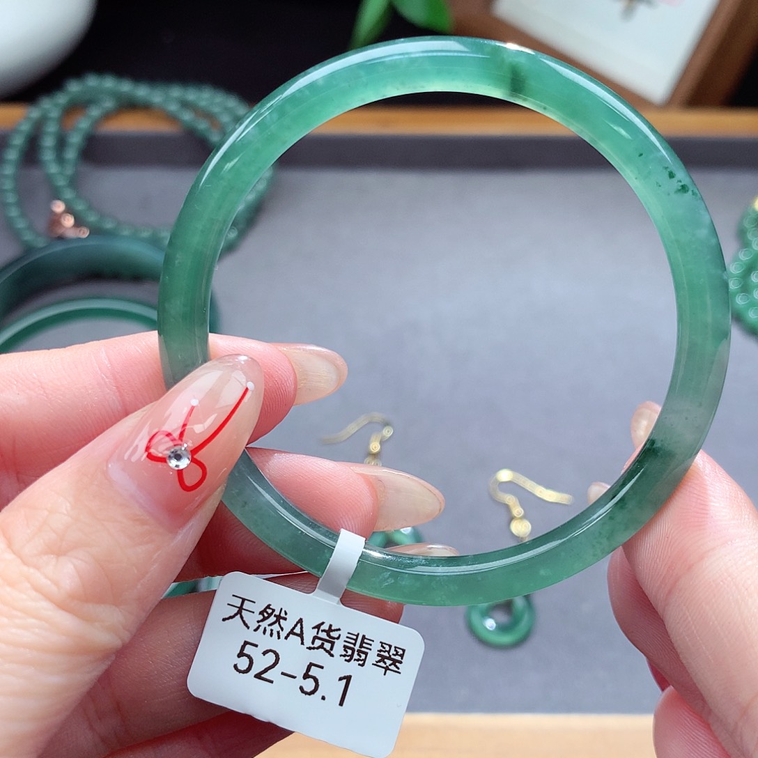翡翠手镯（圆镯）未镶嵌