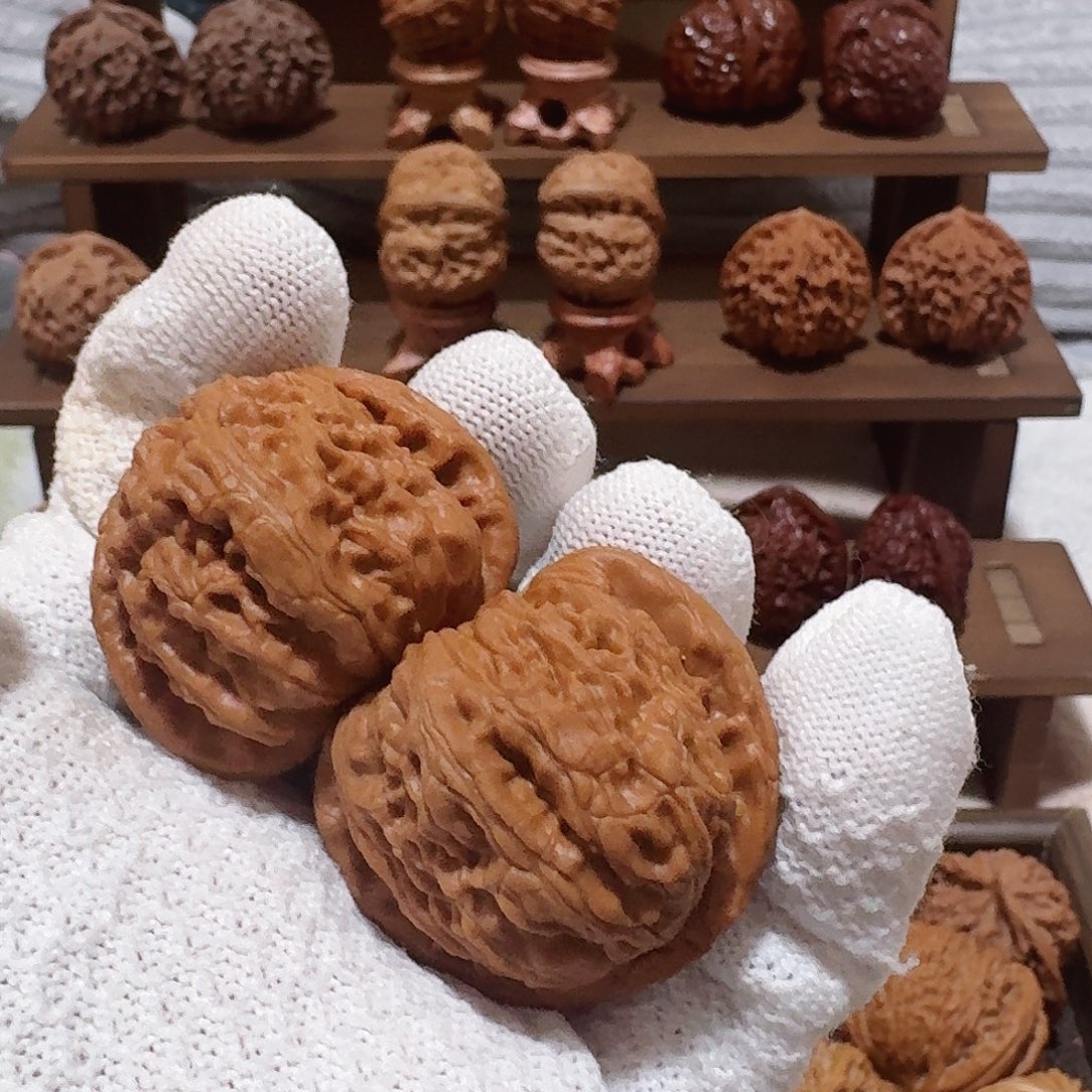 所***碍文玩核桃吊坠白狮子