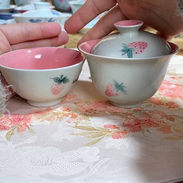 【闪购商品】瓷片莓烦恼草莓盖碗+官配杯