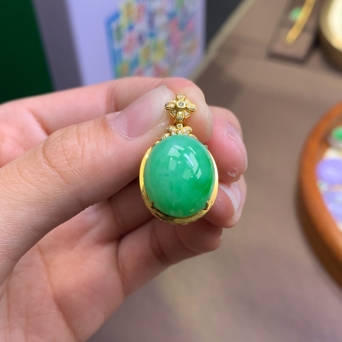 翡翠18K金镶嵌颈饰翡翠