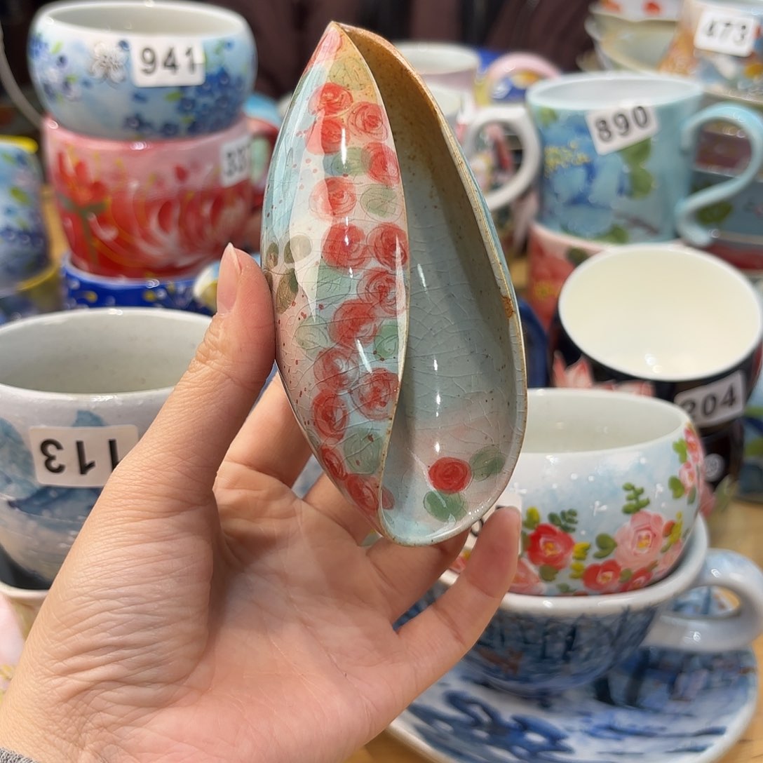 瓷片兔兔。兔兔好帅