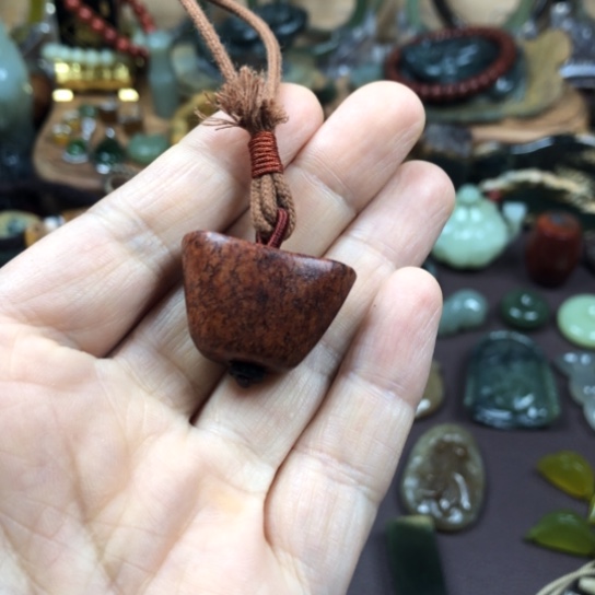 岫岩河磨玉（透闪石质玉）颈饰未镶嵌