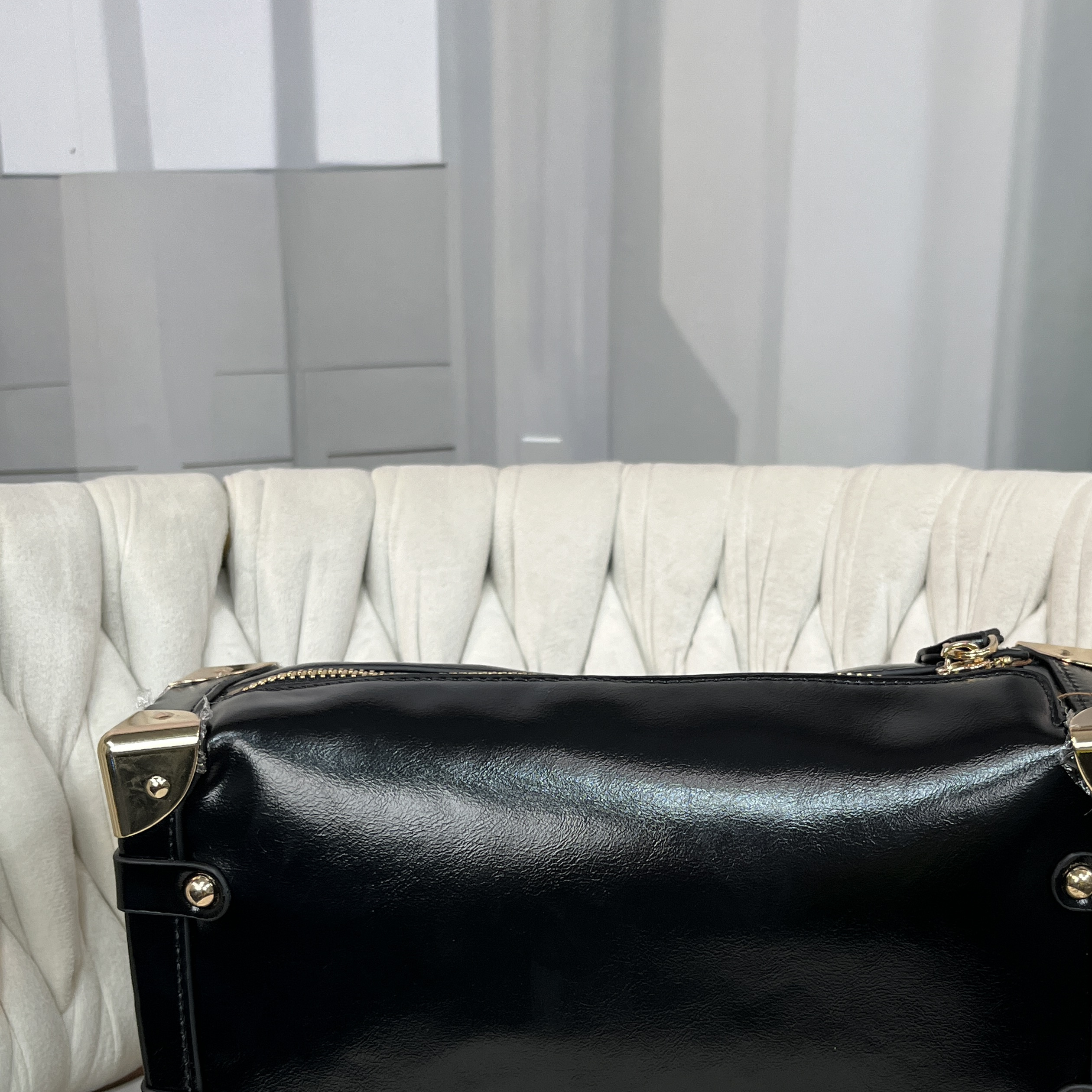 LQ-WITH-QUEEN真皮女包油蜡金角手提黑色0356