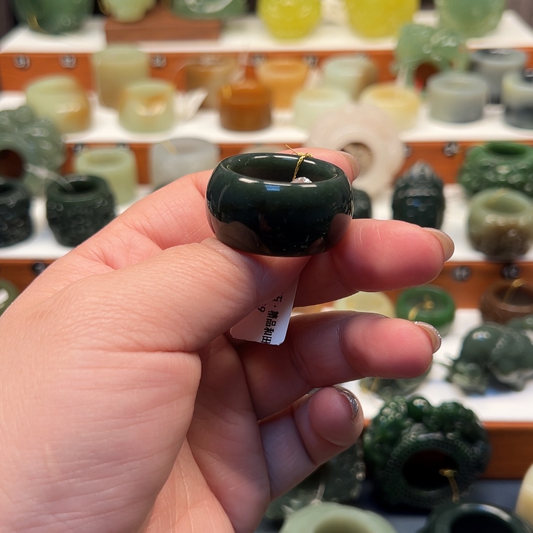 李***伟和田玉（糖玉）未镶嵌戒指