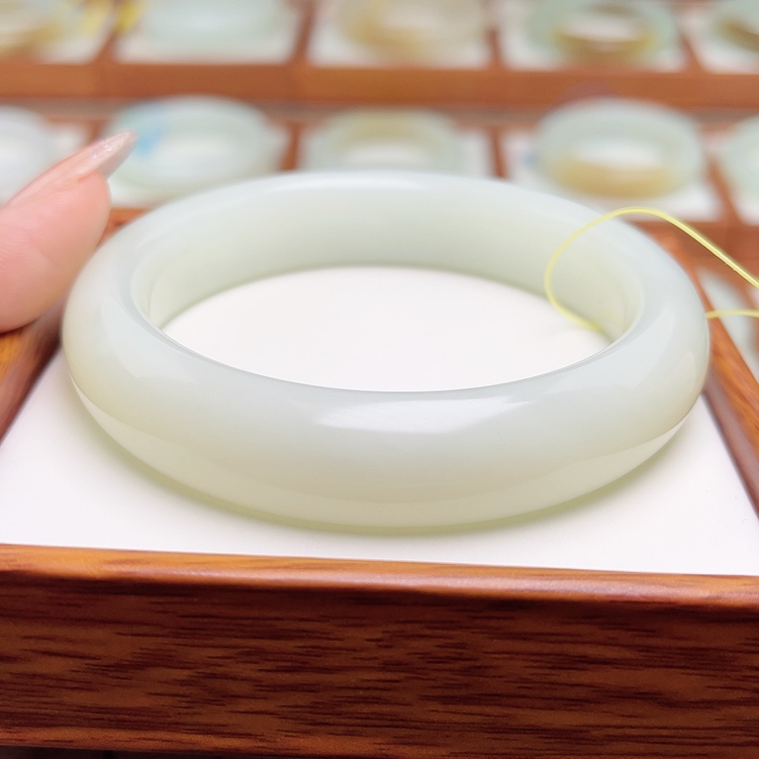 和田玉手镯未镶嵌62.6