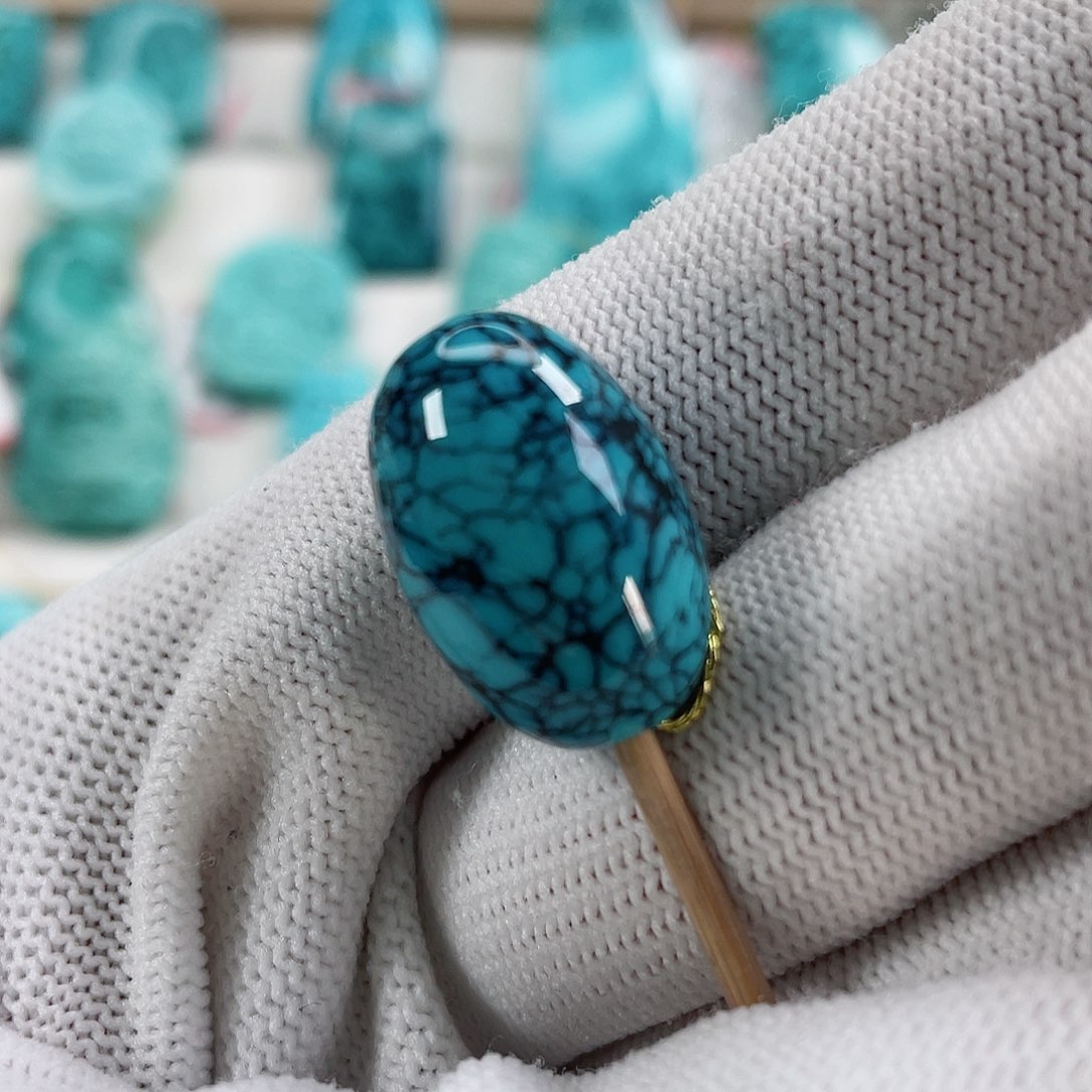 绿松石颈饰未镶嵌