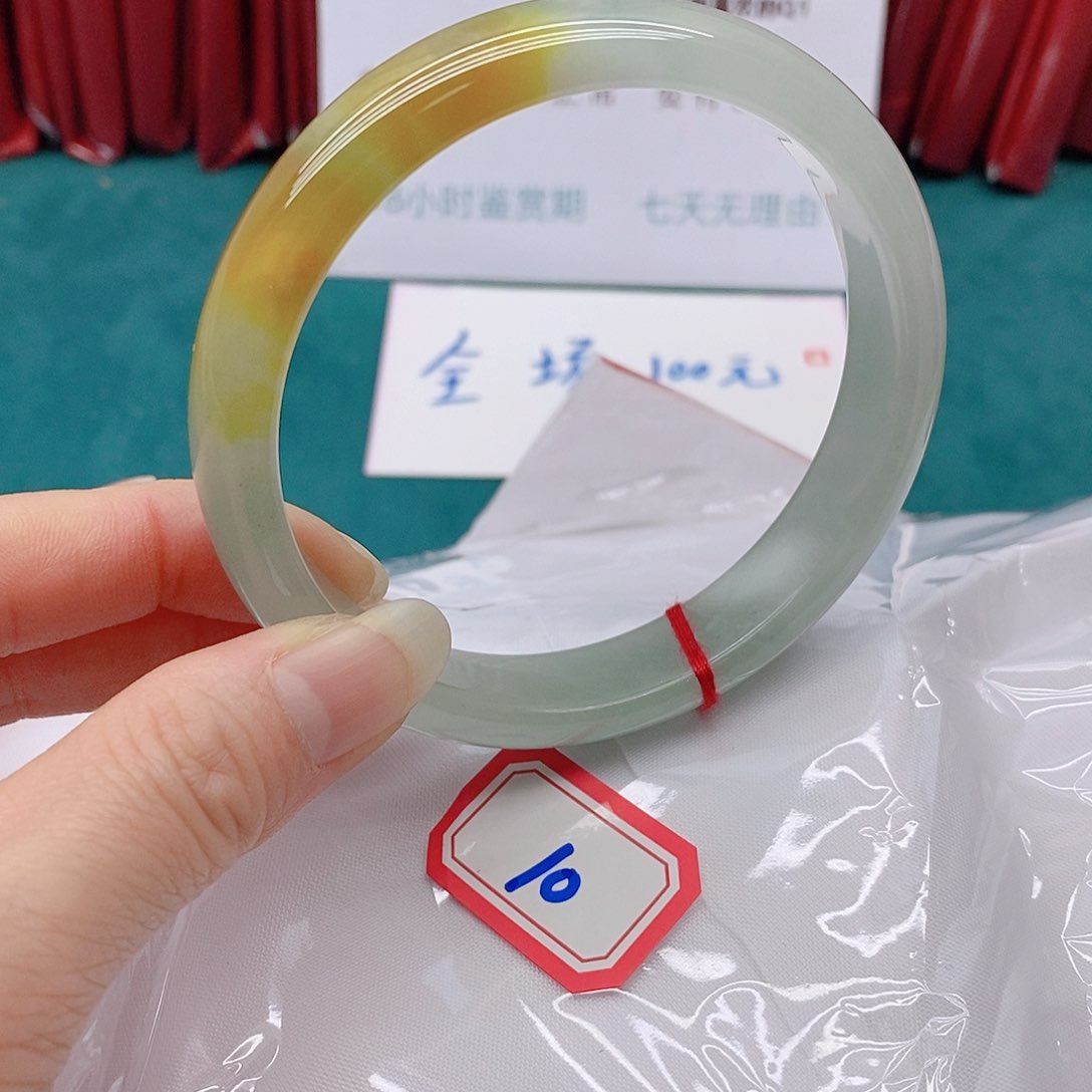 翡翠手镯未镶嵌风**由10000000