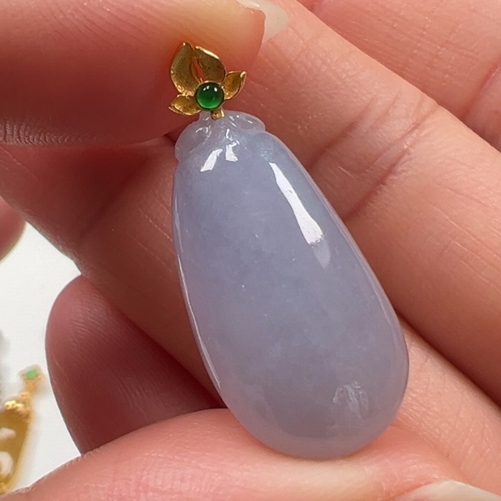 翡翠18K金镶嵌颈饰吊坠