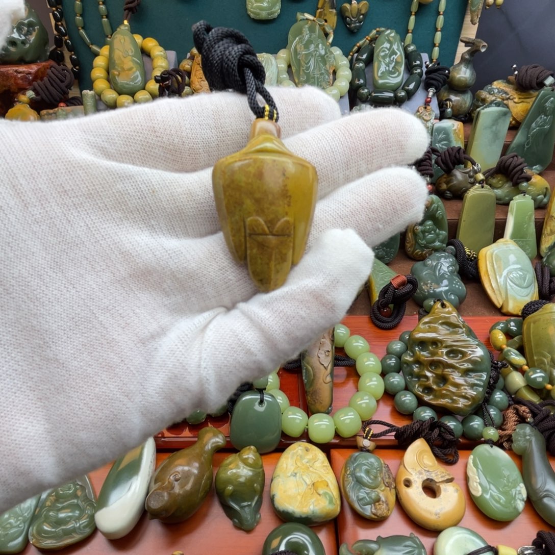 岫岩河磨玉（透闪石质玉）未镶嵌颈饰