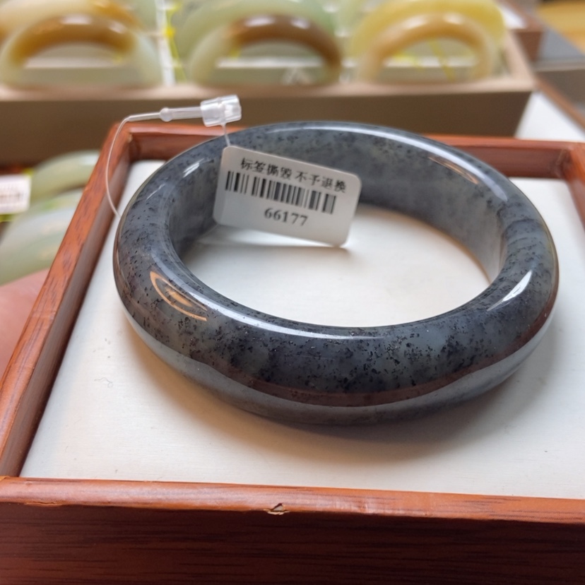 【闪购商品】和田玉手镯未镶嵌53.5