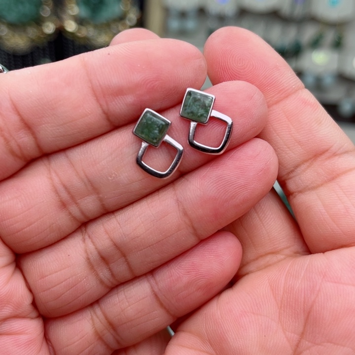 透闪石-蛇纹石玉耳坠银S925镶嵌
