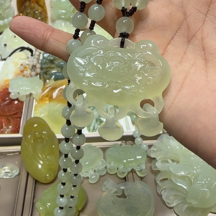 蛇纹石玉吊坠未镶嵌