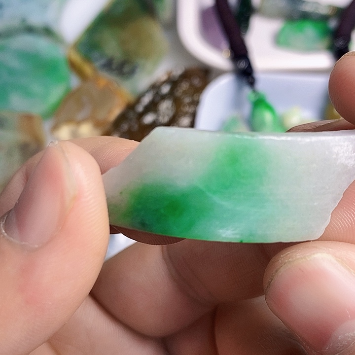 朝***拾翡翠散珠天然翡翠A货挂件