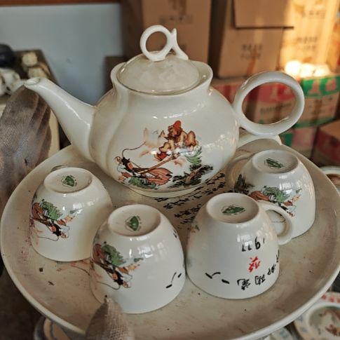 库存微瑕三打白骨精多孔茶壶三套