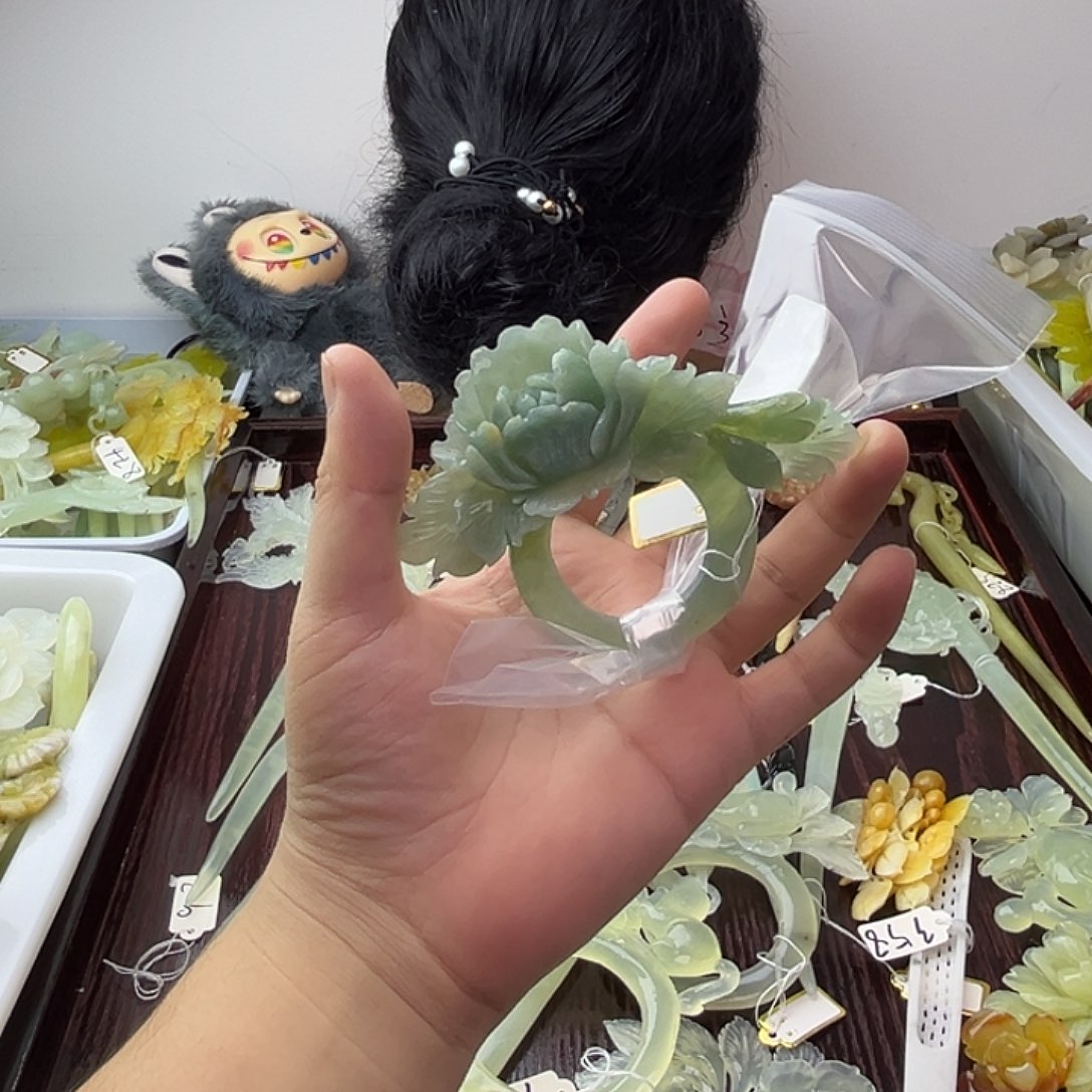 小***黑蛇纹石玉合金发饰