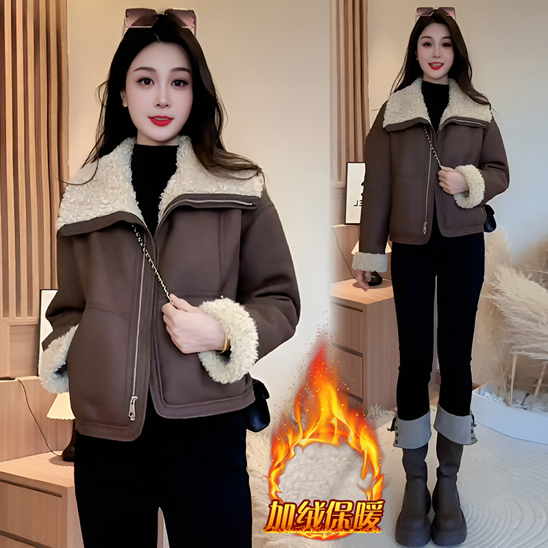 时尚小众皮毛一体短外套女2024年冬季新款高级感别致独特翻领上衣