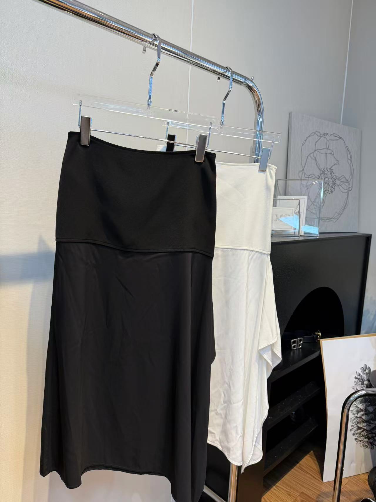 【O范】斜裁不规则两色醋酸半身裙B84010