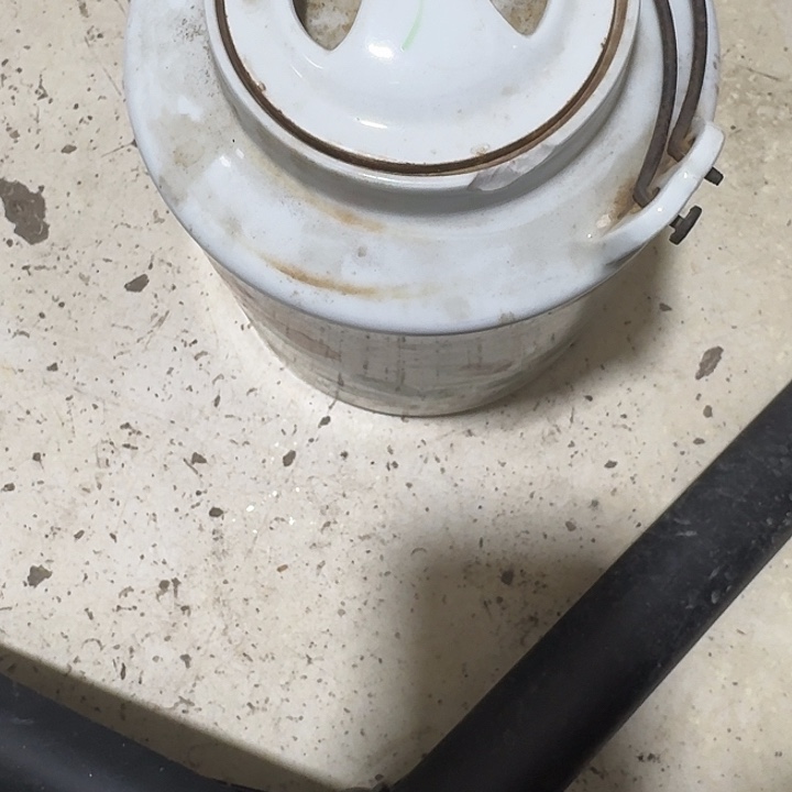 想***猪陶摆件攀登高峰艺术瓷器