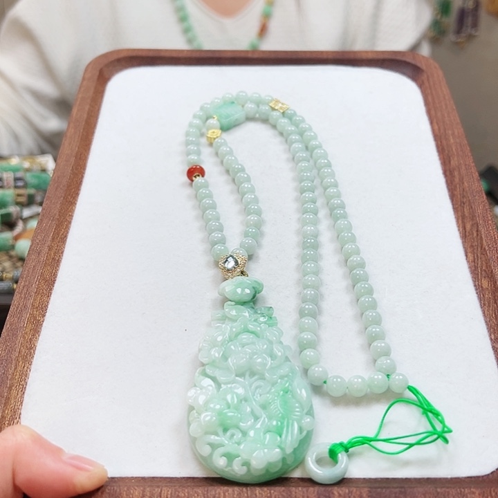 翡翠颈饰未镶嵌吊坠