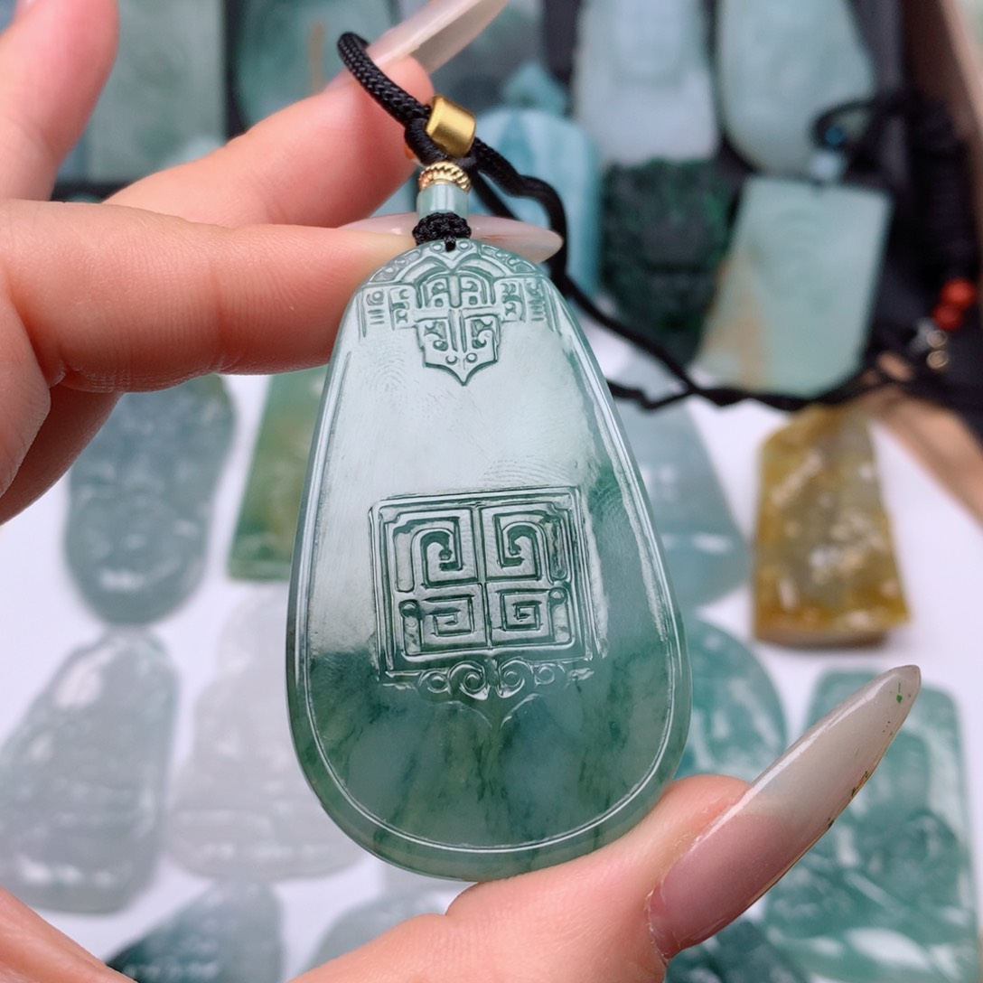【闪购商品】翡翠颈饰未镶嵌已*无事牌
