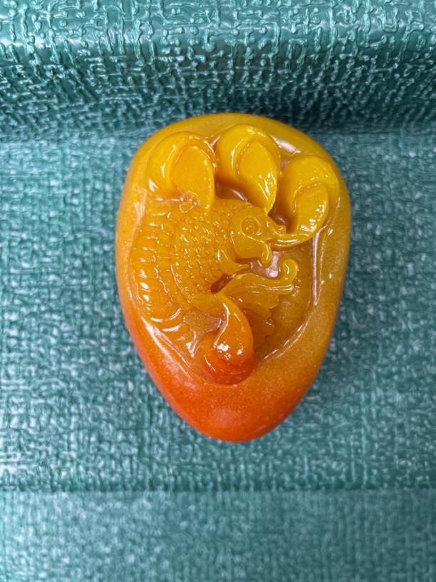 奇石年年有鱼把玩件抓住机遇招财进宝随型