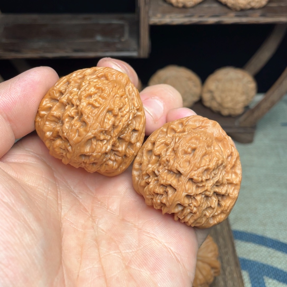 文玩核桃把件42毕业高货三角南疆石