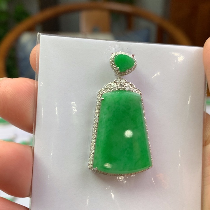 翡翠18K金镶嵌颈饰翡翠吊坠