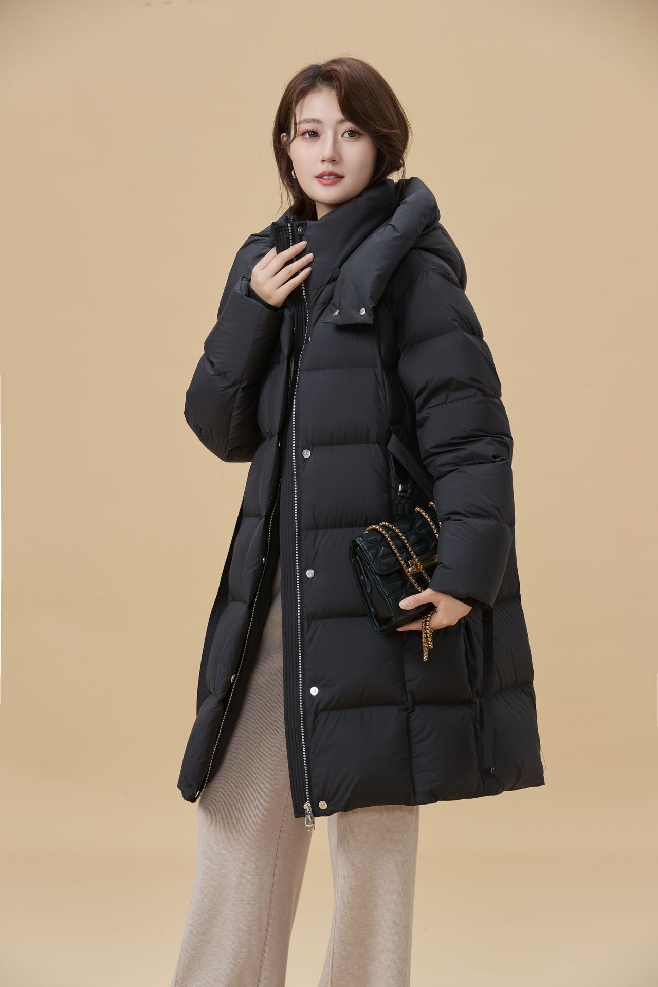 鸭宝宝羽绒服女冬季中长款2025年防风修身加绒加厚黑色保暖外套