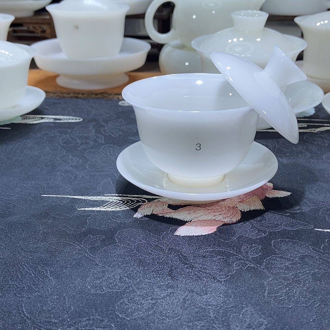 这里不需要太贵也不会去卖衣服啊