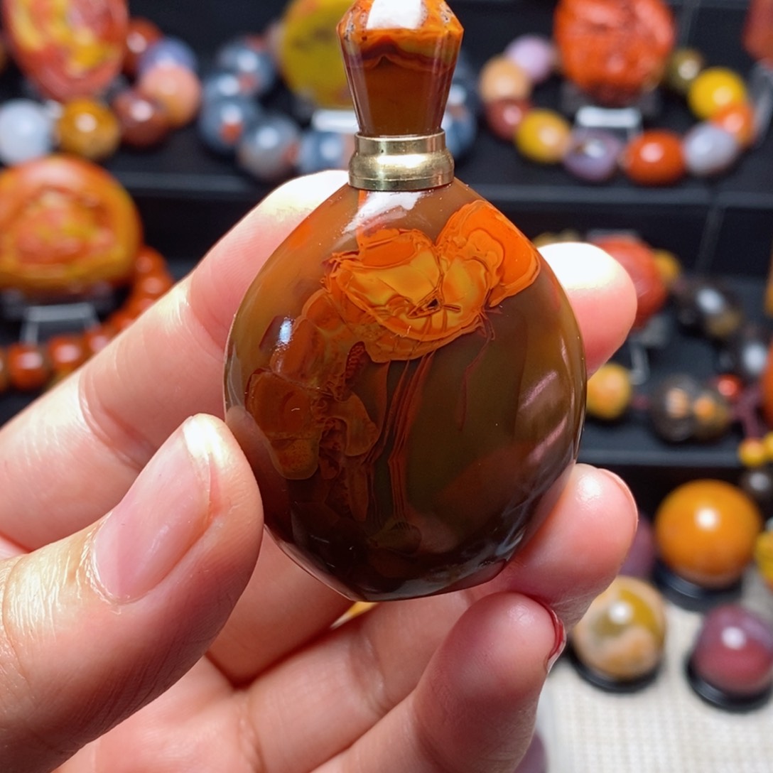 玛瑙/玉髓战国红玛瑙未镶嵌刘*团