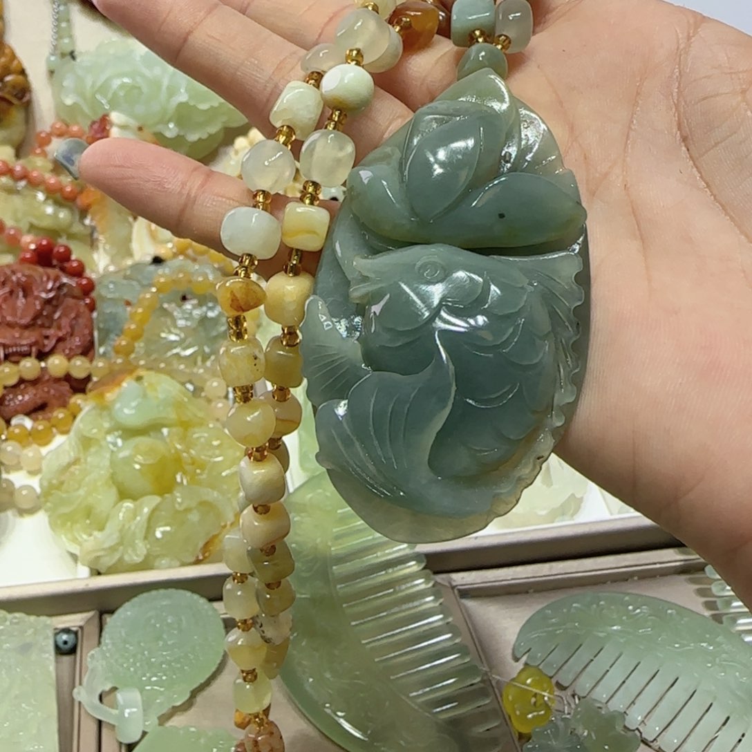 未镶嵌蛇纹石玉吊坠张*猪