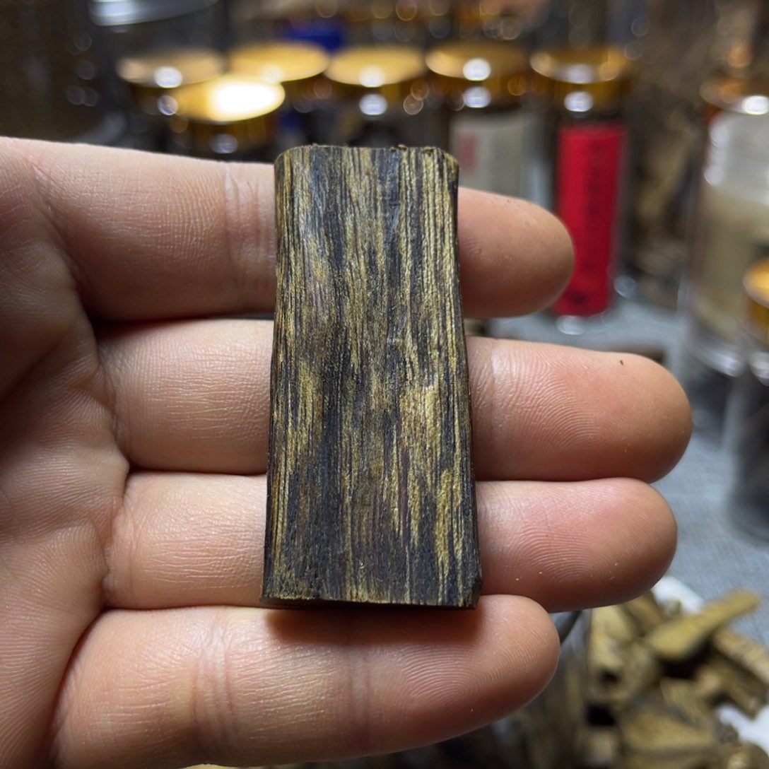 沉香木吊坠高阶张勺子奇楠素牌