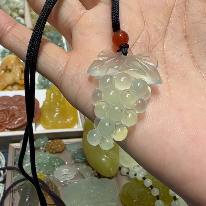 蛇纹石玉吊坠未镶嵌