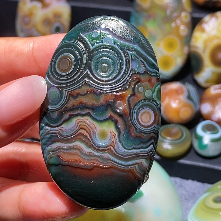 我***）玛瑙/玉髓未镶嵌珠宝奇石