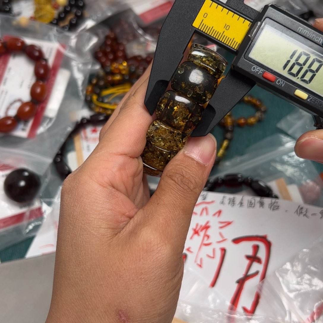 未镶嵌琥珀珠宝奇石447