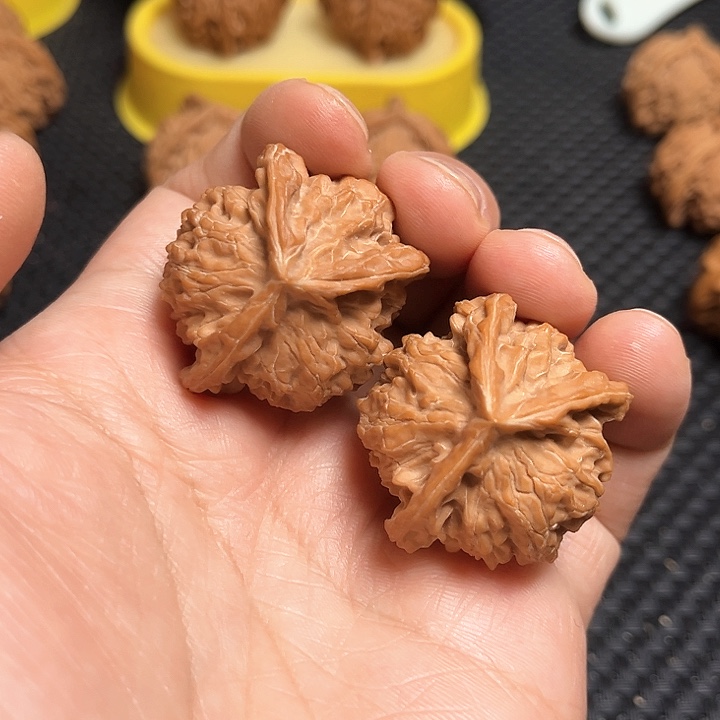 桃核把件三棱核桃小