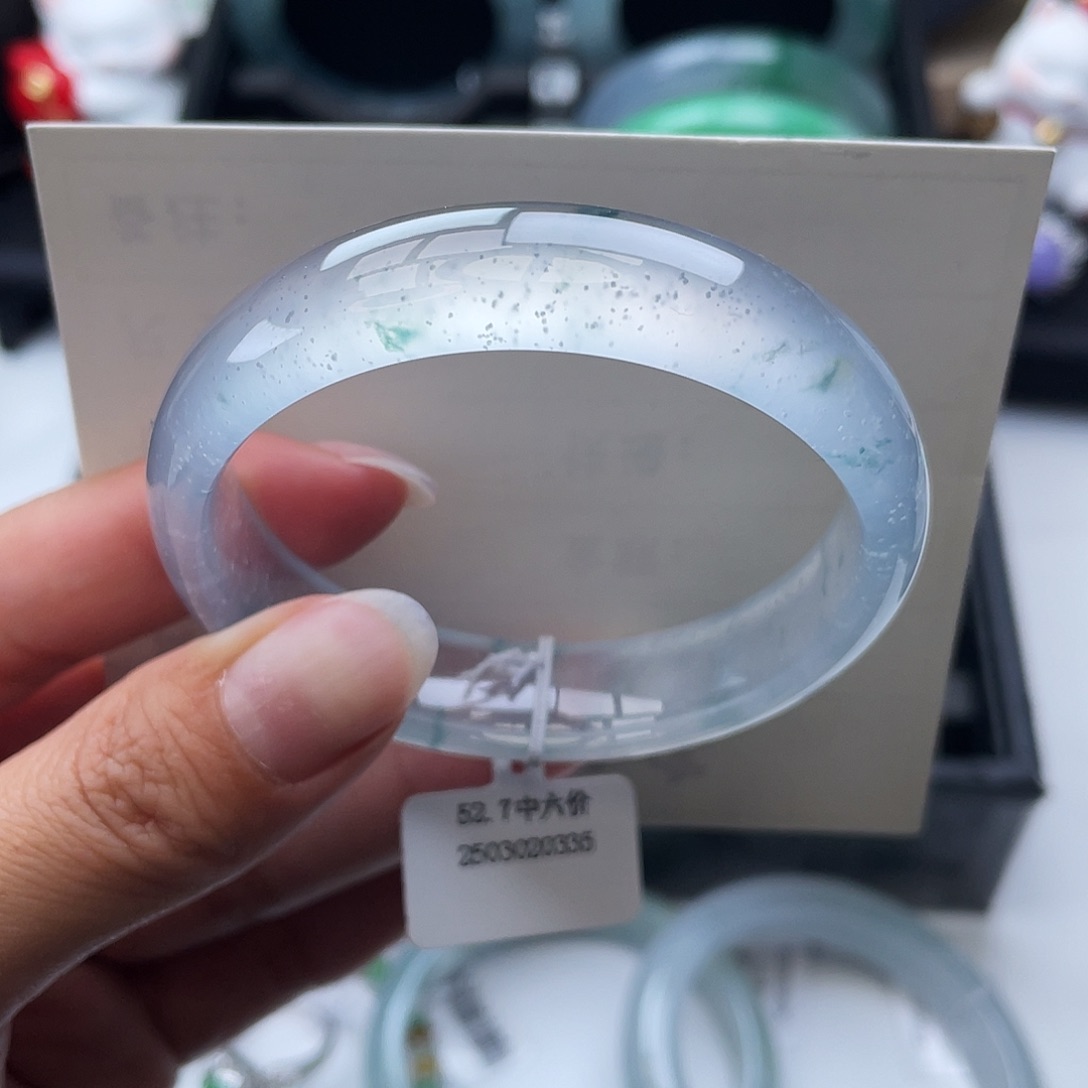 翡翠手镯未镶嵌52-53圈