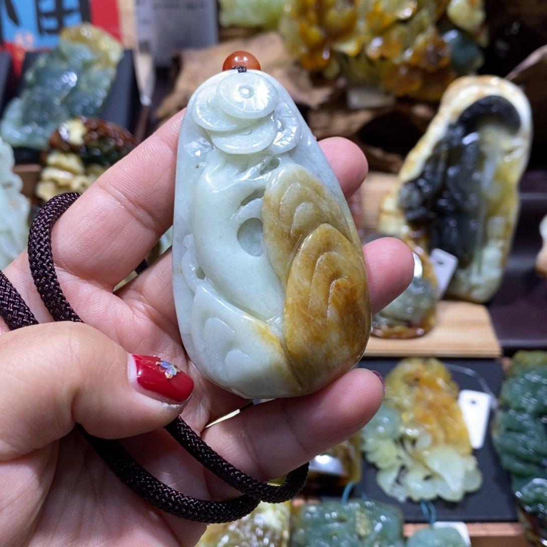 蛇纹石玉颈饰未镶嵌