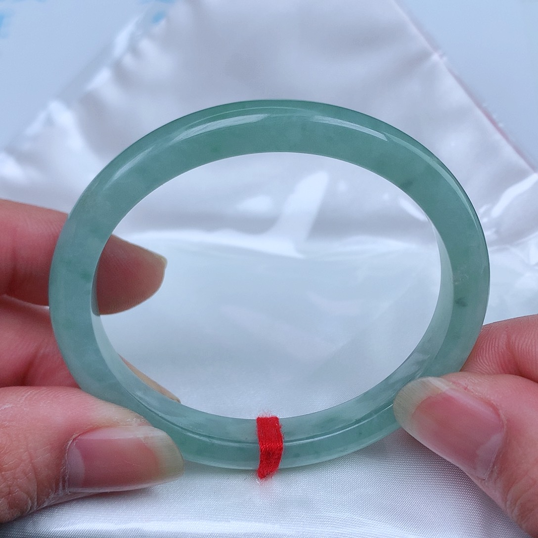 翡翠手镯（贵妃镯）未镶嵌